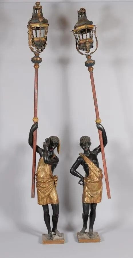 Paire de Nubiens porte-torchère en bois sculpté polychrome et doré, Venise, XVIII