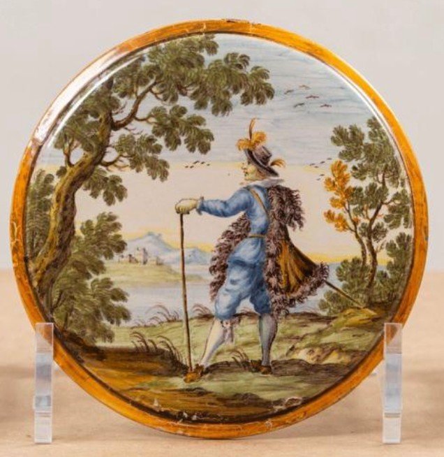 Castelli. Médaillon En Faïence Polychrome à Décor De Personne. XVIIIe Siècle