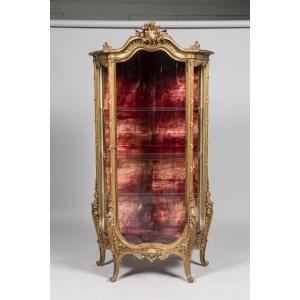Showcase In Gilded Wood, Curved, With Leaves, Louis XVI, 20th Century.  Small Damages
