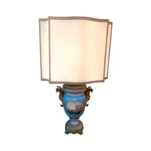 Lampe d'époque Napoléon III Vase En Porcelaine Bleue De Sèvres Et Bronzes Dorés. XIX