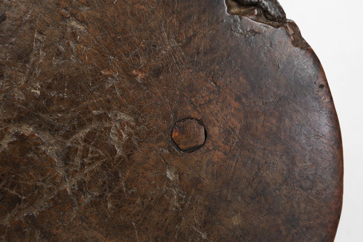 Tabouret Tripode Primitif Brutal Sculpté En Chêne Français Du XIXe Siècle-photo-4