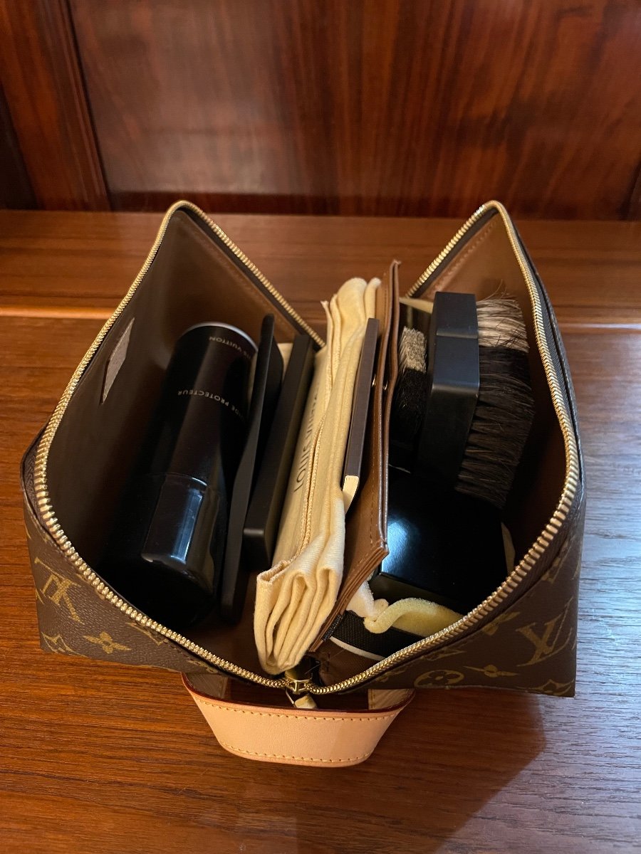 Louis Vuitton - Shoe Care Kit.