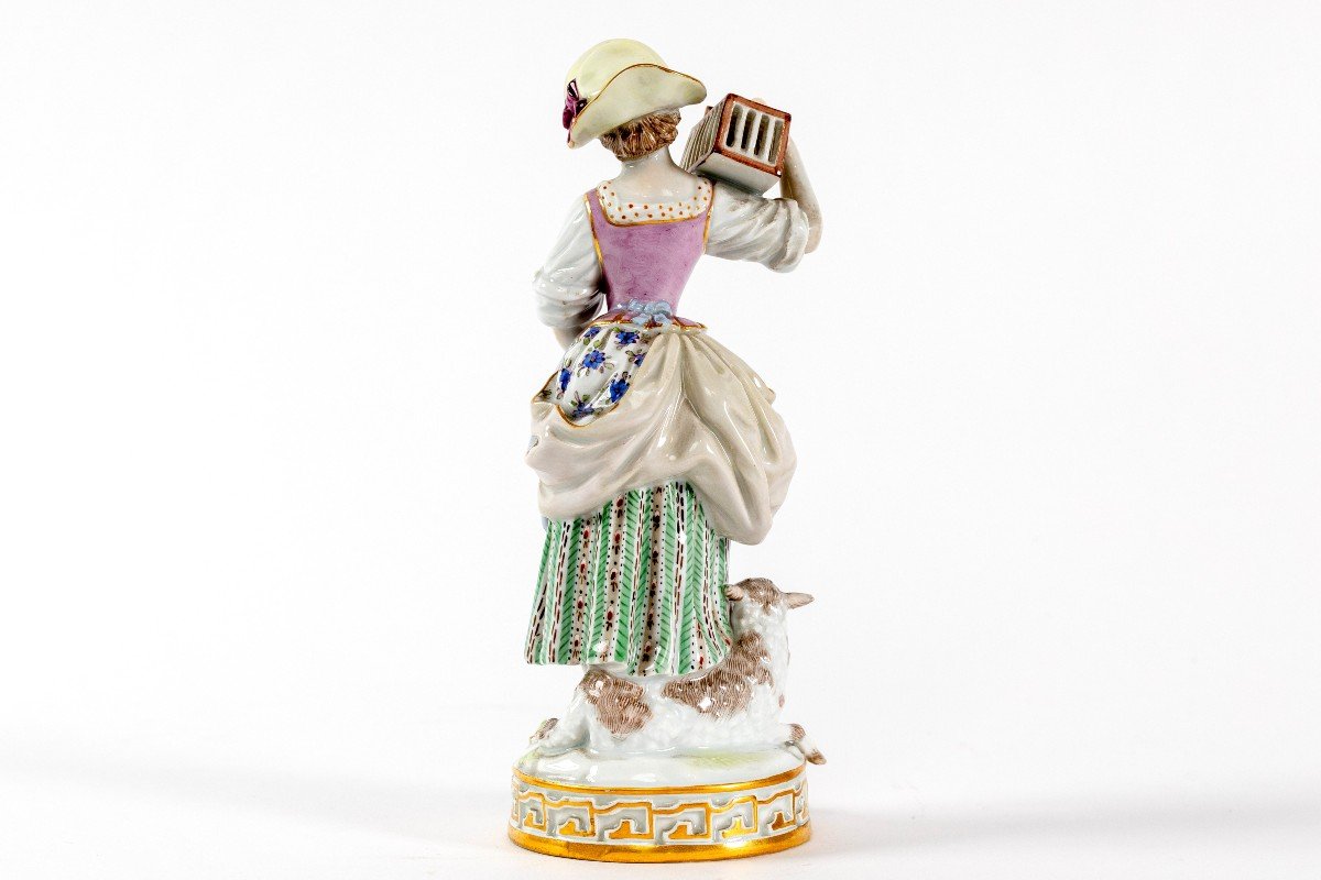 Figurine Jeune Femme En Porcelaine De Meissen Fin 19eme-photo-1