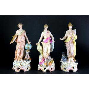 Serie De 3 Figurines En Porcelaine Francaise 19eme
