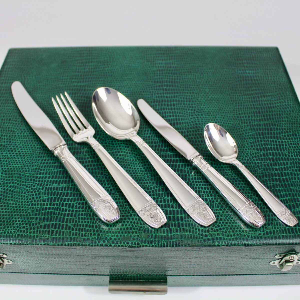 Goldware Le Mondial 61 Piece Cutlery Set