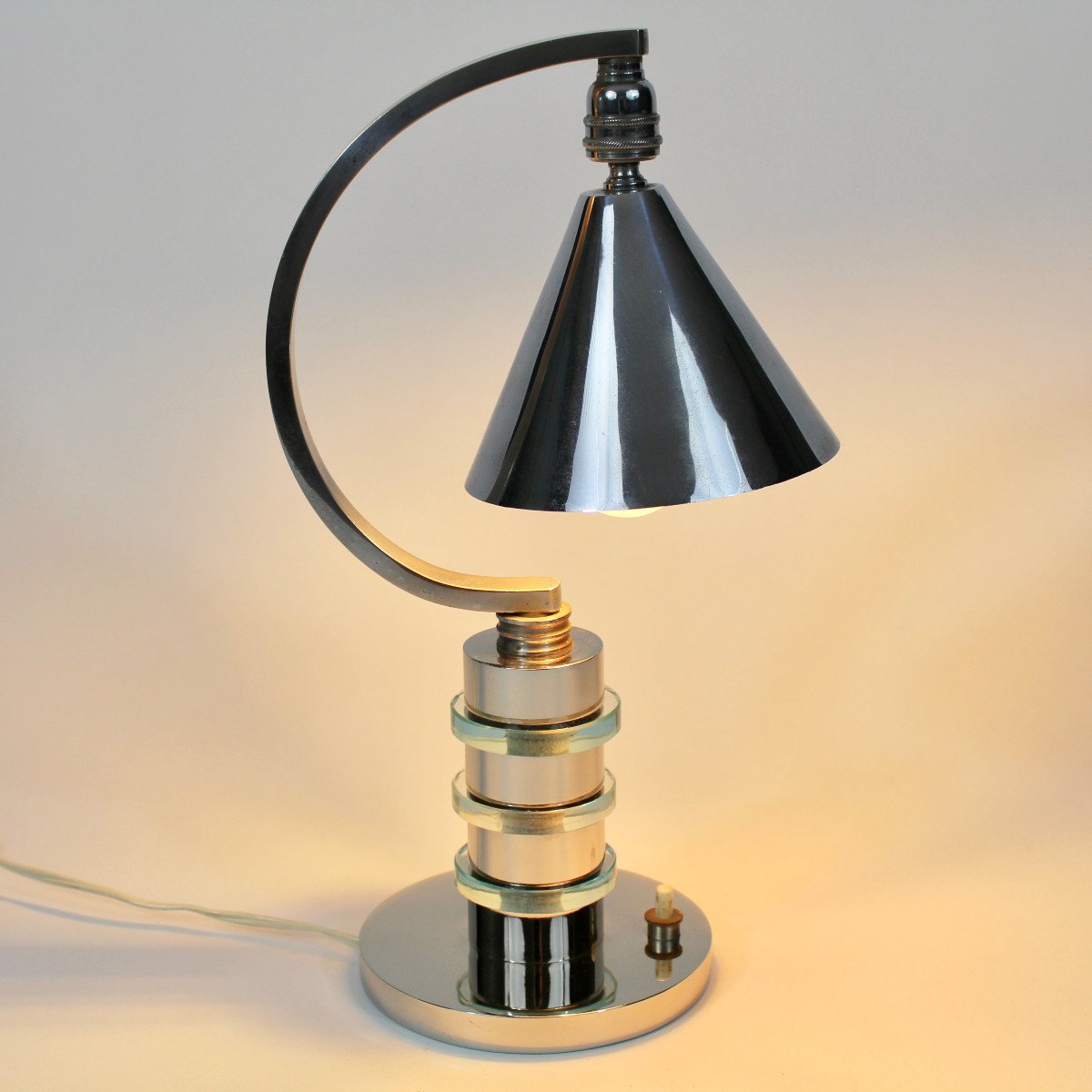 LAMPE DE CHEVET MODERNISTE-photo-1