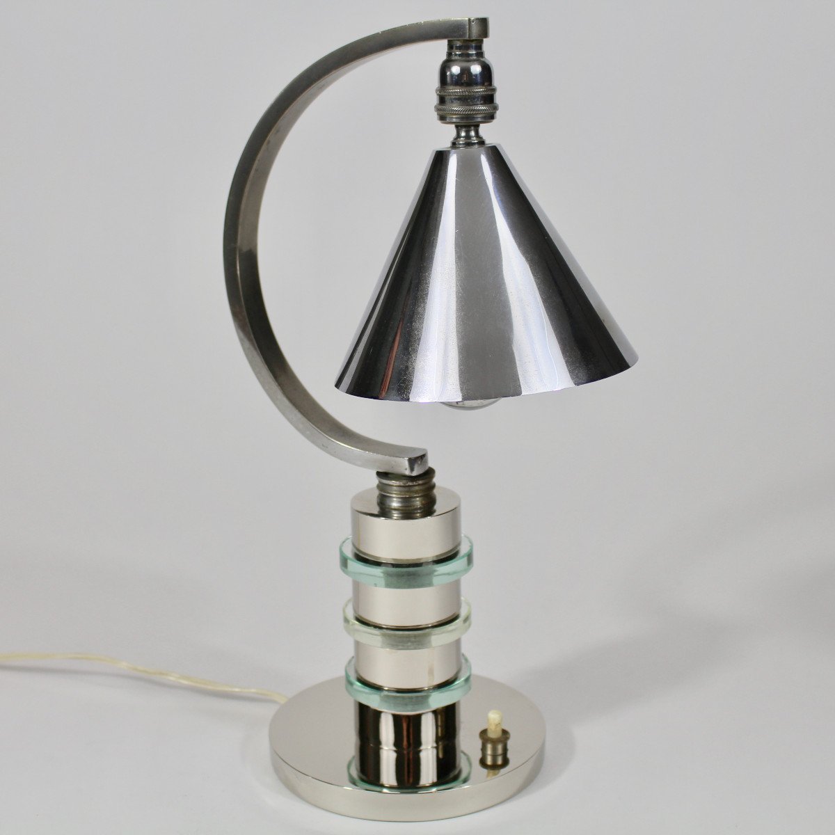 LAMPE DE CHEVET MODERNISTE