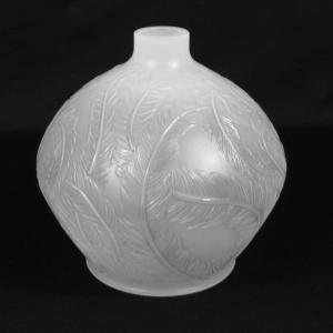 R Lalique Vase "feathers"