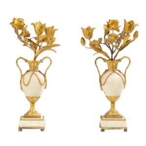 Paire de candélabres aux vases fleuris - Epoque Louis XVI