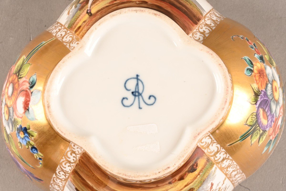 Covered Candy Dish And Display Stand In Vienna Porcelain-photo-1