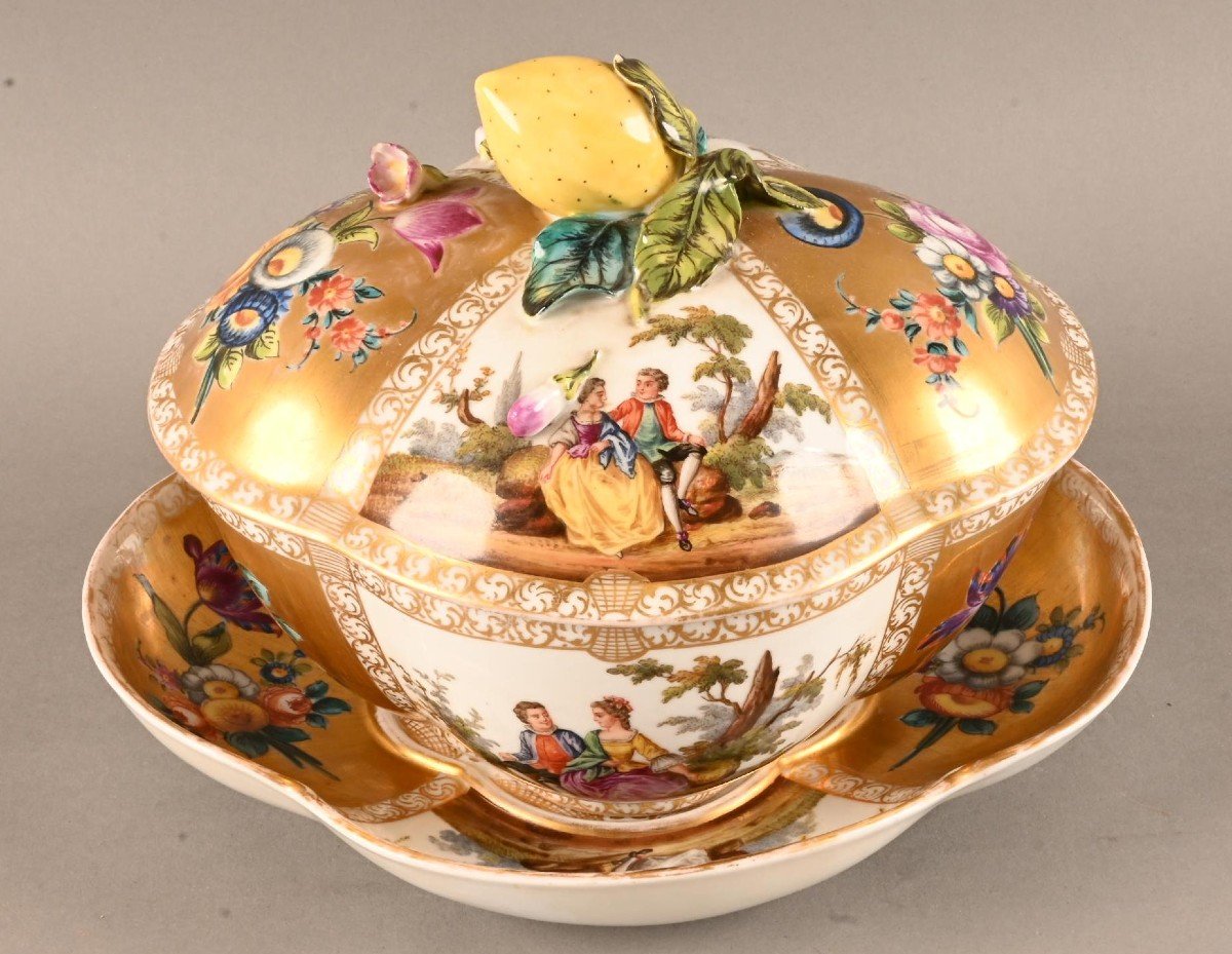 Covered Candy Dish And Display Stand In Vienna Porcelain