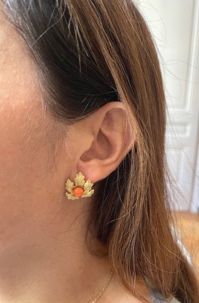 Paire De Boucles d'Oreilles à Décor Floral Et Corail-photo-2