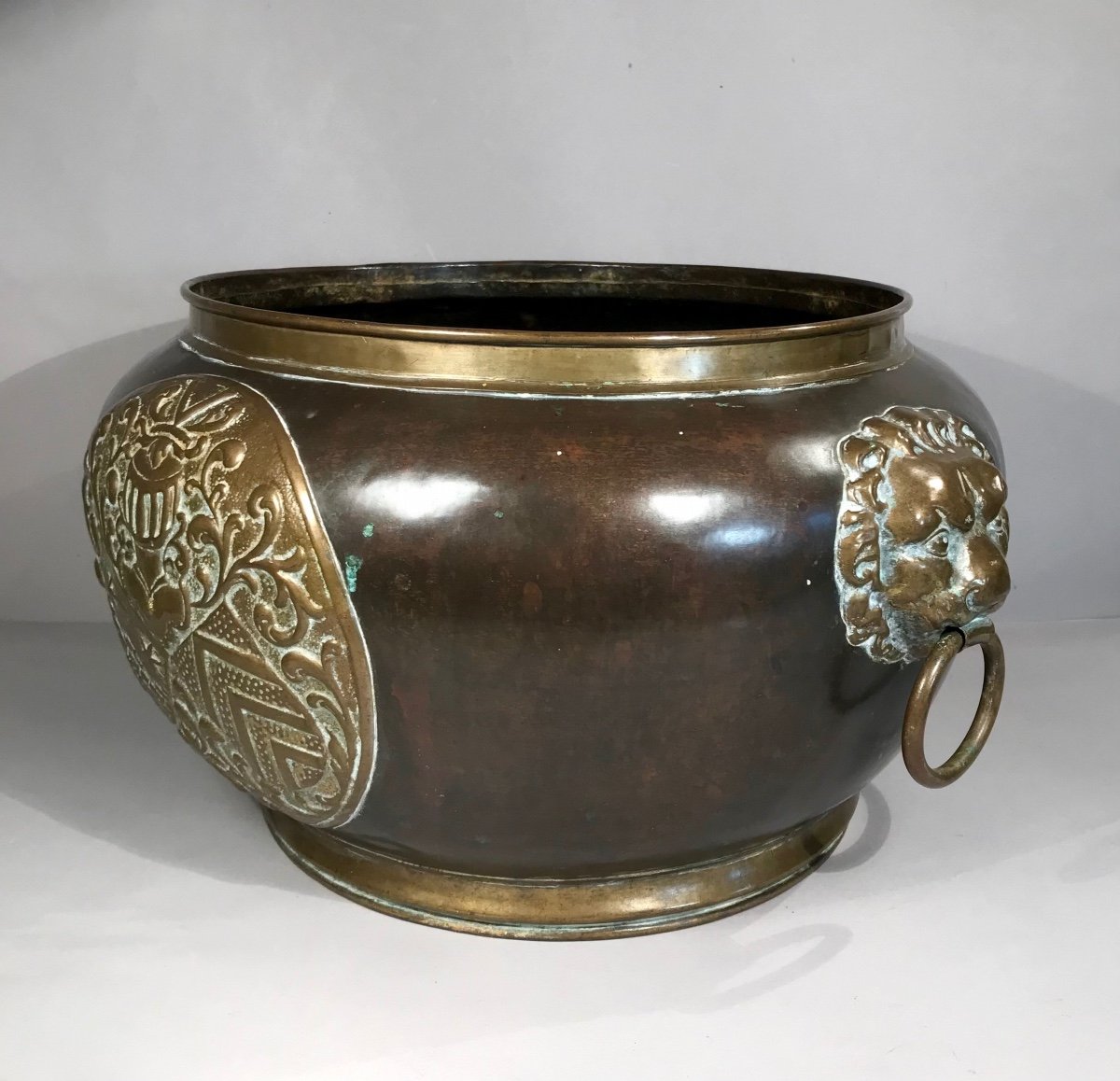 Dinanderie Planter Pot Copper And Brass With Coat Of Arms And Lions France XIXth Deco-photo-3