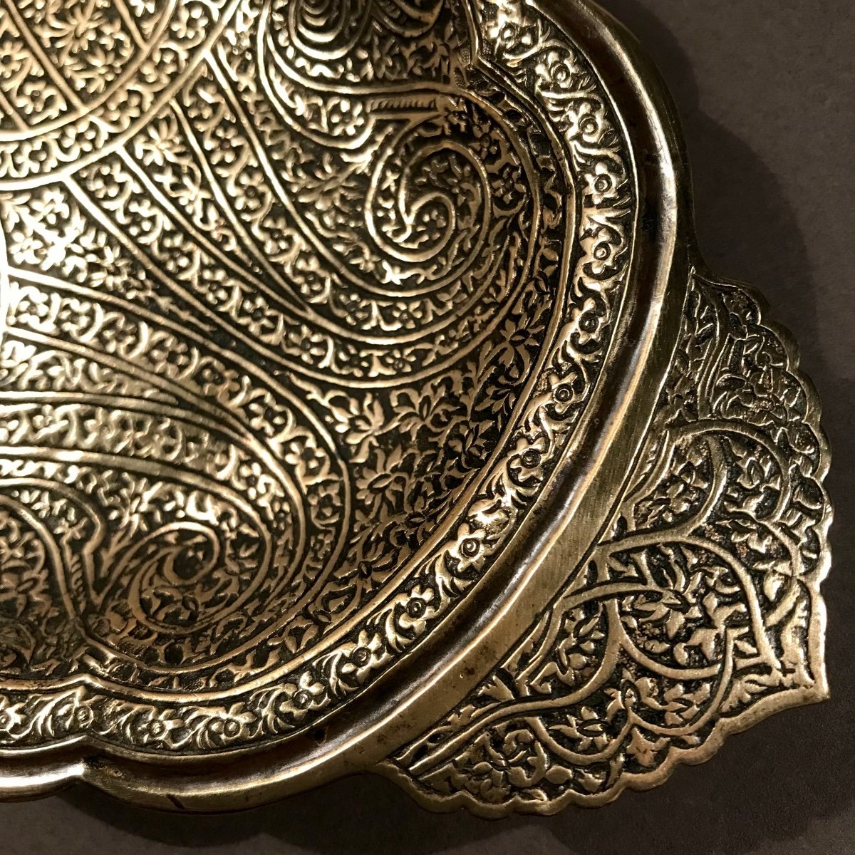 Decorative Art Arabist Pocket Tray In Chiseled Gilt Bronze With 4 Feet Floral Decor 19th Century -photo-2