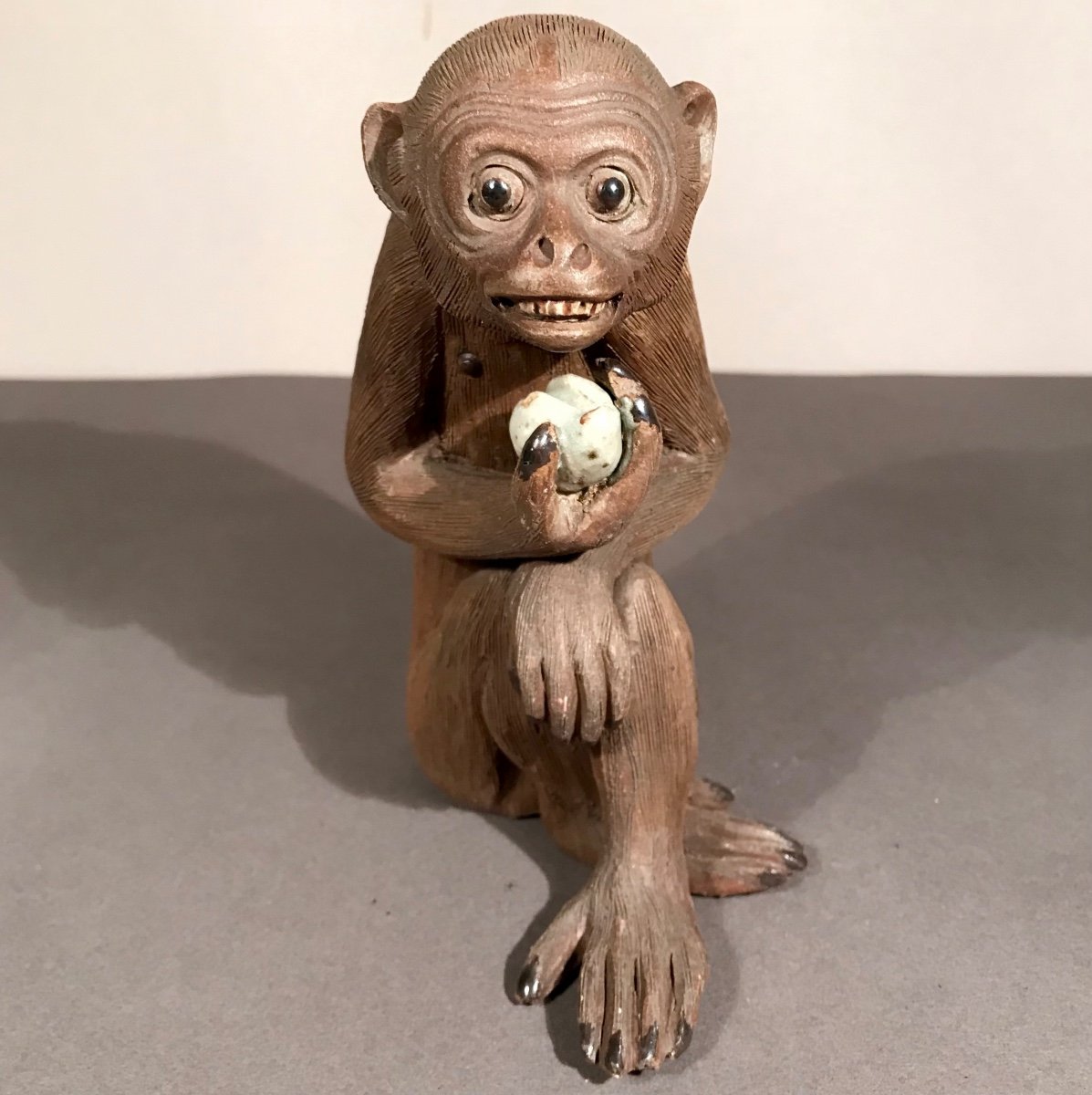 Arts D’asie Japon Macaque Au Fruit En Grès Partiellement émaillé XXème Siècle Sagesse-photo-4