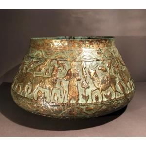 Islamic Art Large Indo-persian Basin Dinanderie Chiseled Gilded Brass Rotating Animal Decor 19th Century