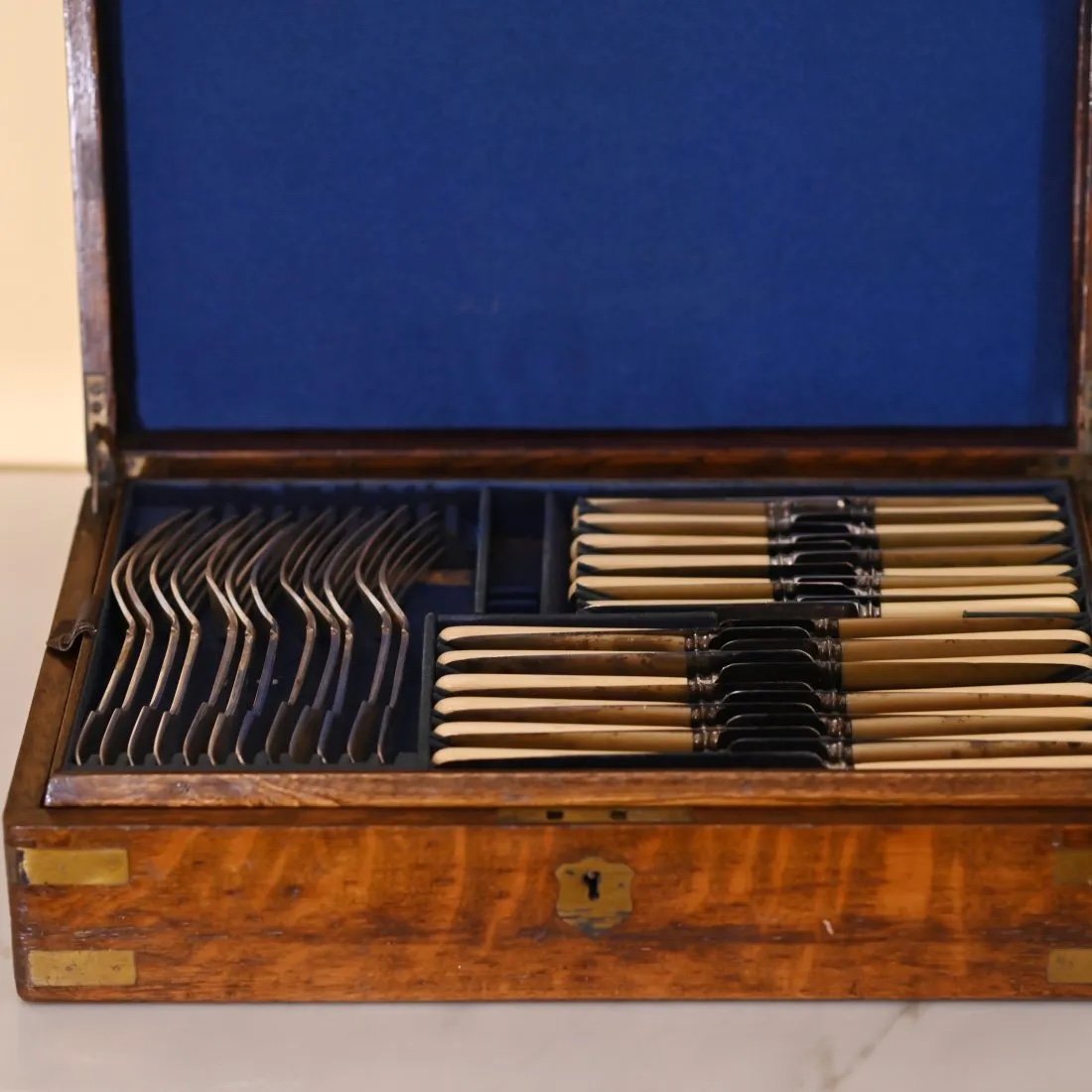 Large English Service (83 Pieces) In Original Wooden Case. Inizio Sec. XX-photo-1