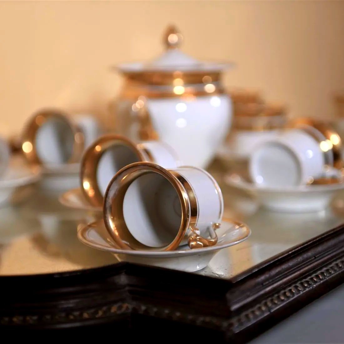 Service à Café En Porcelaine à Rehauts d'Or. France, Début Du XIXe Siècle-photo-4