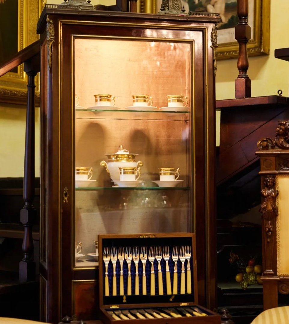 Service à Café En Porcelaine à Rehauts d'Or. France, Début Du XIXe Siècle-photo-1