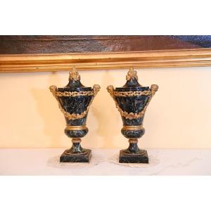 Paire de vases en marbre et bronze – France, début XIXe siècle