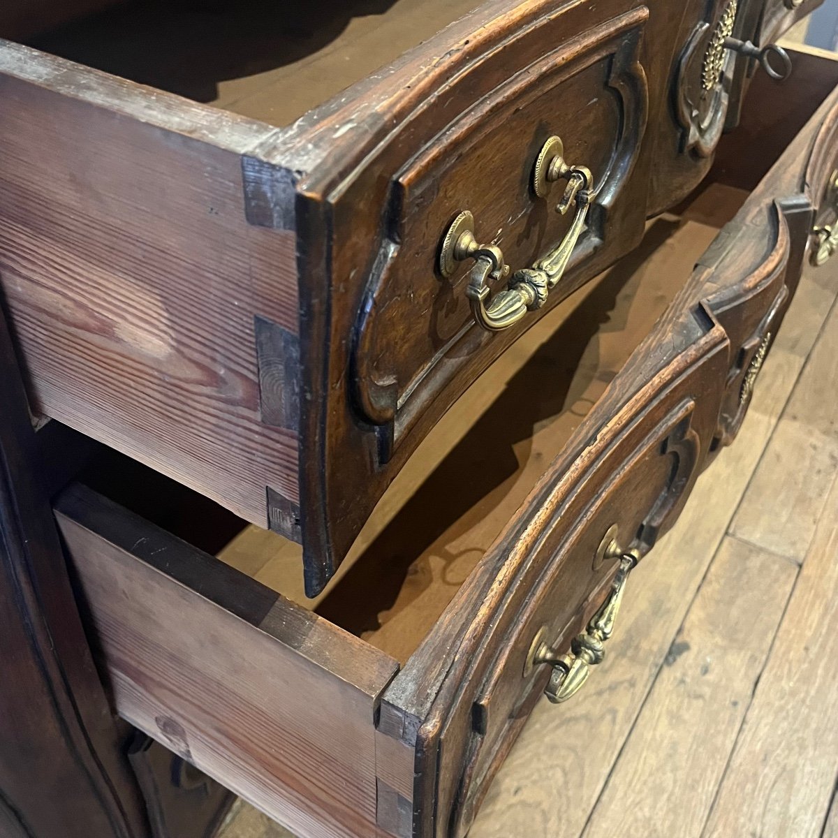 Small Tomb Chest Of Drawers.-photo-3