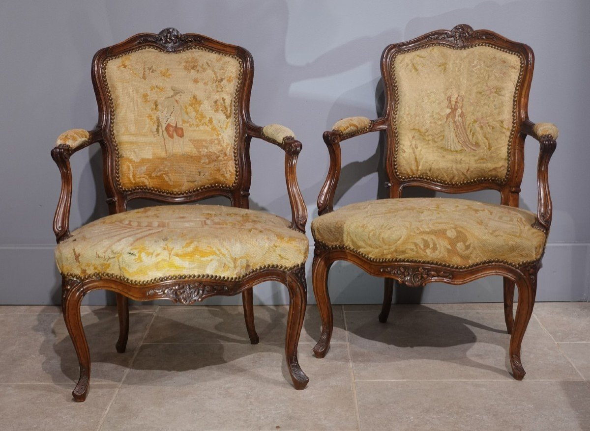 Pair Of Louis XV Walnut Cabriolets From The 18th Century