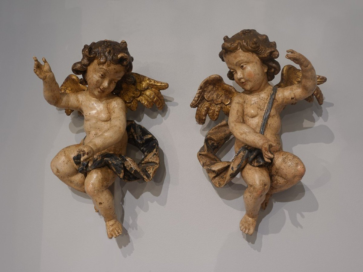 Paire d'angelots en bois polychrome époque XVIII°