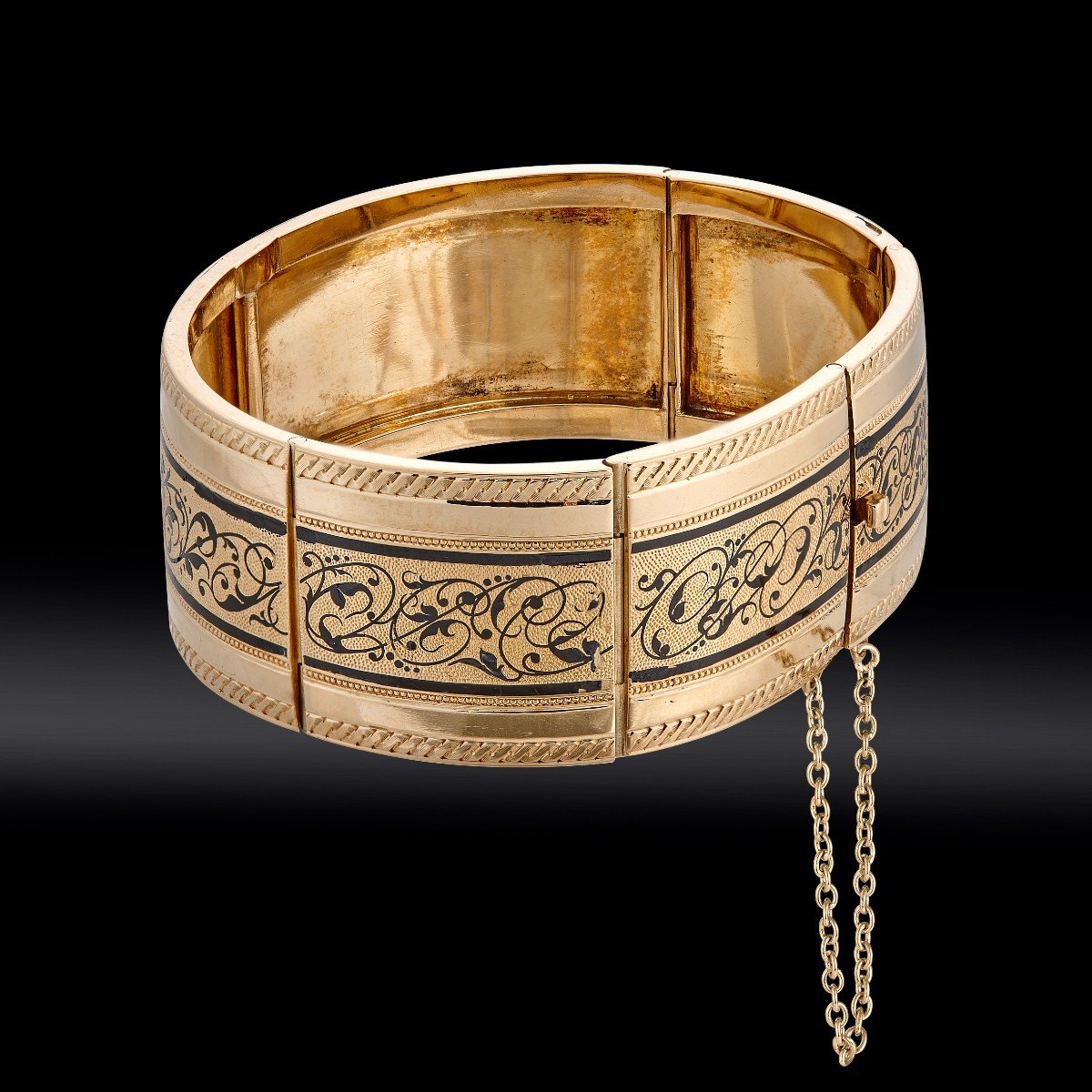 Bracelet Manchette Articulé émaillé Noir Vers 1860