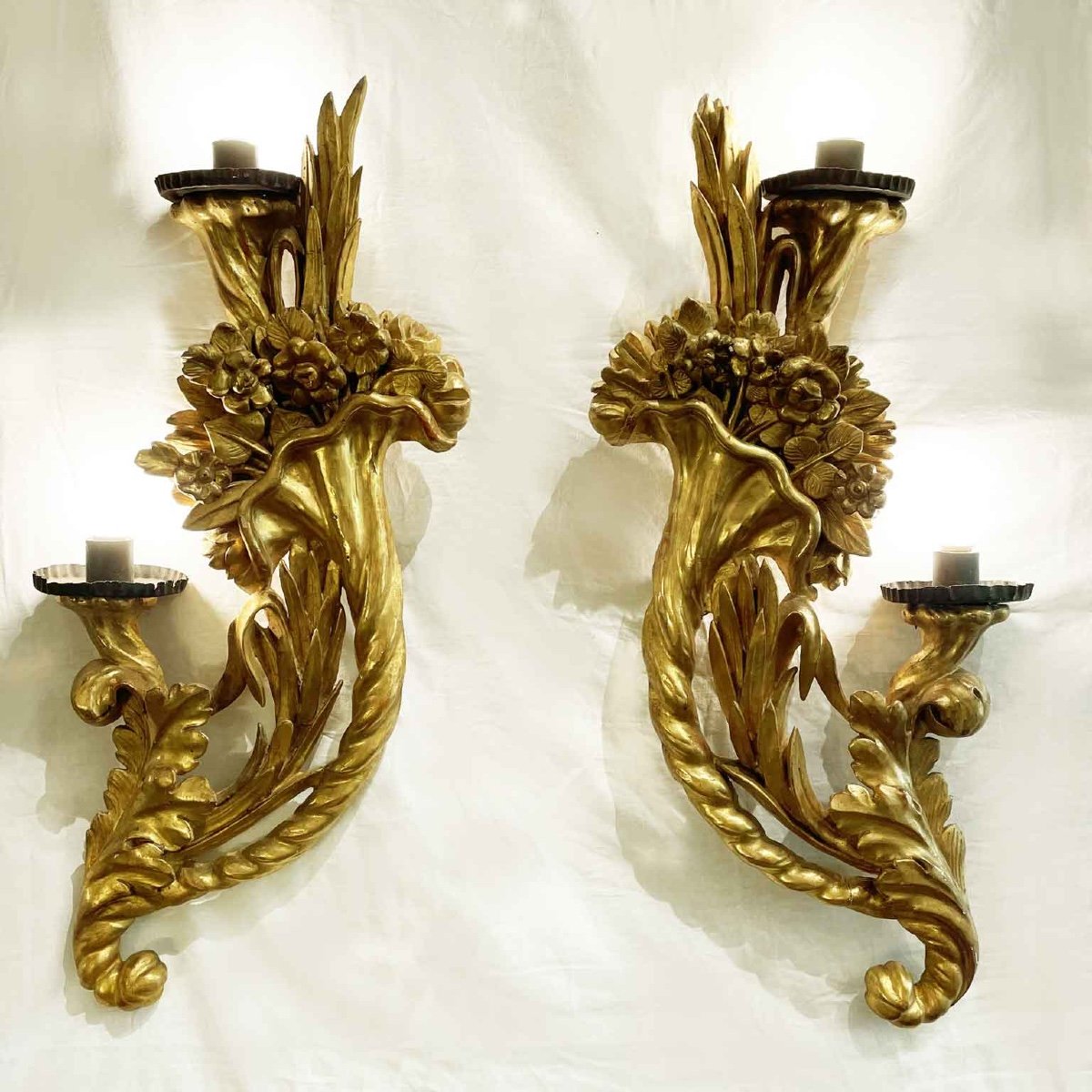 Pair Of Italian 18th Century Gilt Wood Cornucopia Wall Sconces-photo-2