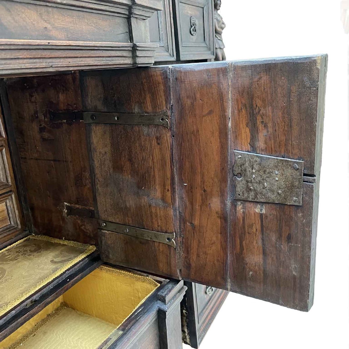 17th Century Italian Genoese Coin Cabinet -photo-4