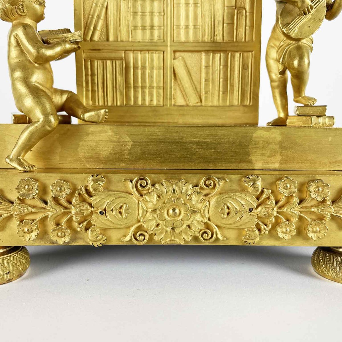 Early 19th Century French Empire Gilt Bronze Mantel Clock With Putti And Library-photo-2