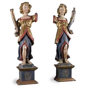 17th Century Italian Pair Of Angels Hand-carved Painted And Giltwood Sculptures