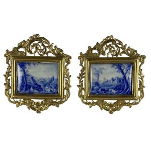 Paire De Plaques En émail Peint Avec Paysages Et Figures Bleues 18ème Siècle