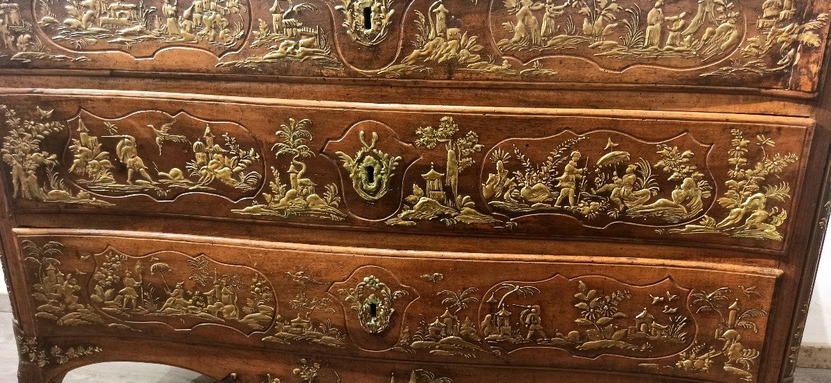 Rare Chest Of Drawers In Light Walnut With Chinoiserie Pastille Decorations-photo-2