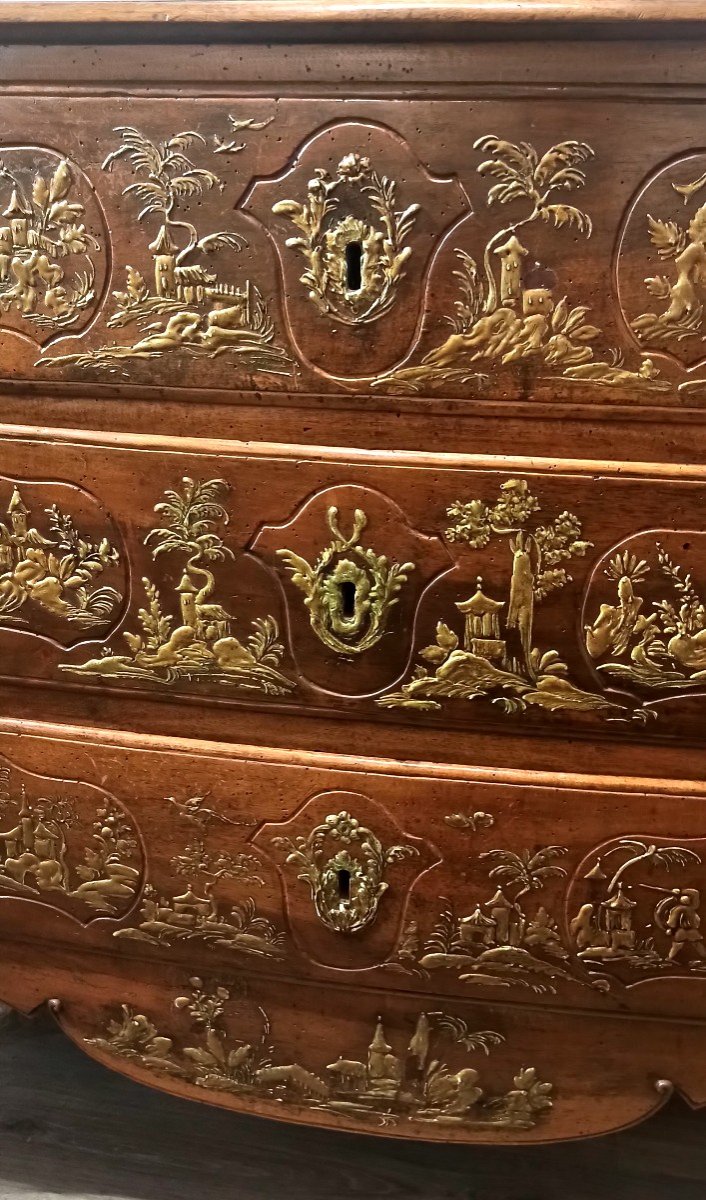 Rare Chest Of Drawers In Light Walnut With Chinoiserie Pastille Decorations-photo-3