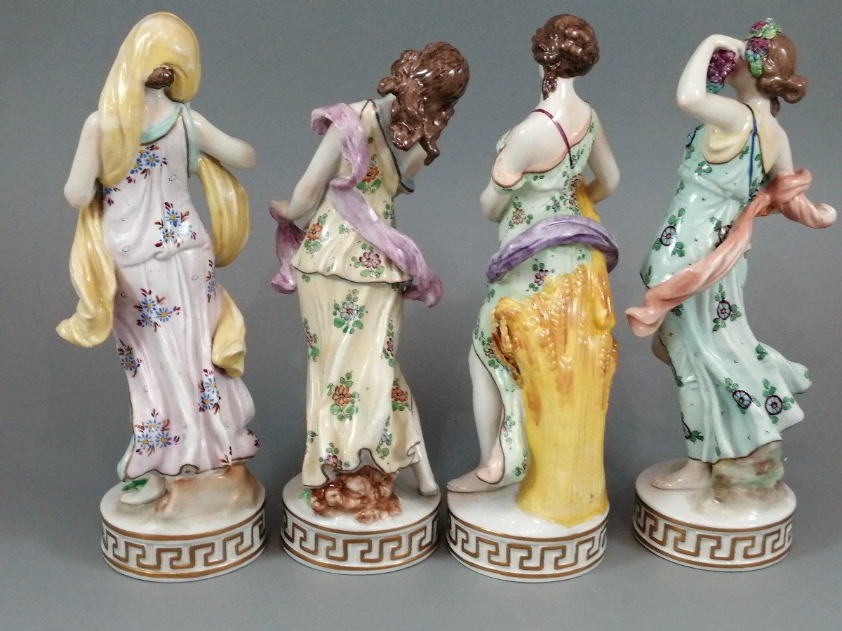Rare 19th Century Sitzendorf Porcelain Group: Set Of Four Figures Representing The Four Seasons-photo-3