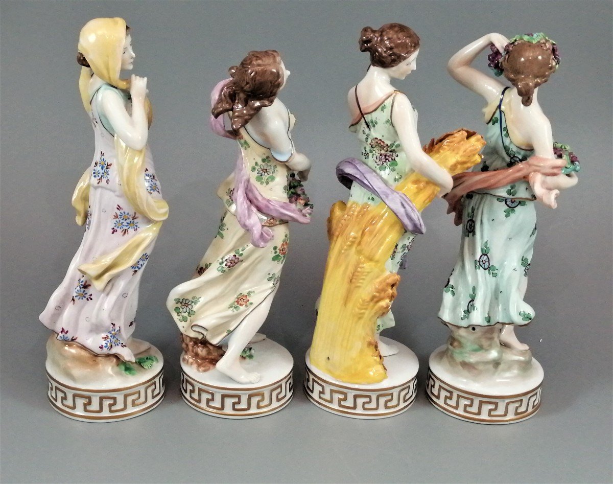 Rare 19th Century Sitzendorf Porcelain Group: Set Of Four Figures Representing The Four Seasons-photo-4