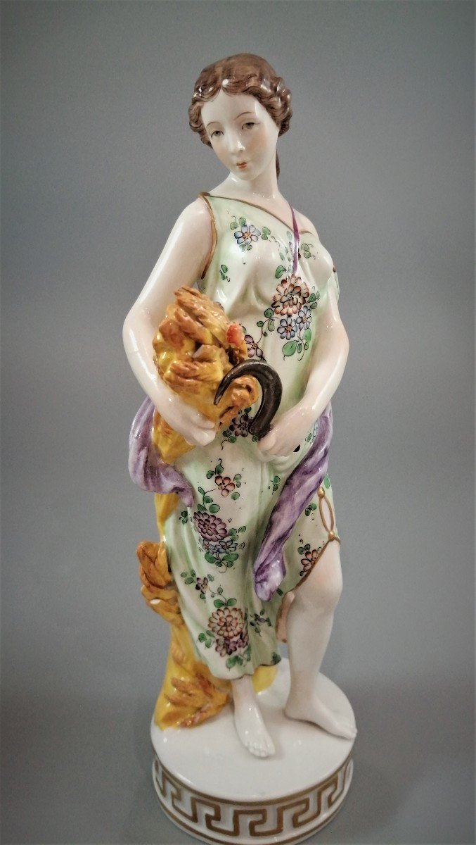 Rare 19th Century Sitzendorf Porcelain Group: Set Of Four Figures Representing The Four Seasons-photo-5