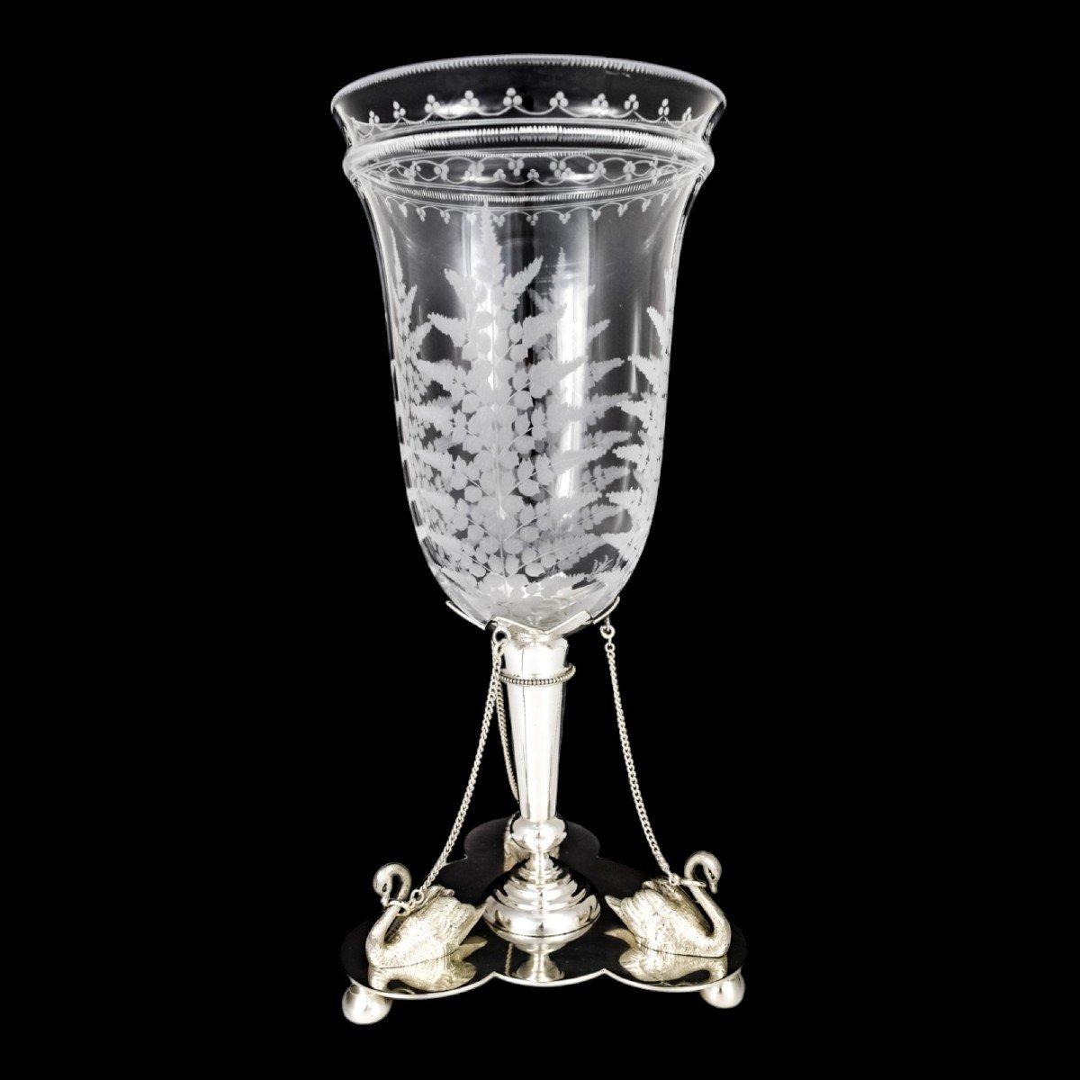 Vase En Verre Mappin & Webb Style Victorien, Gravé De Fougères, Pied En Cygne En Métal Argenté