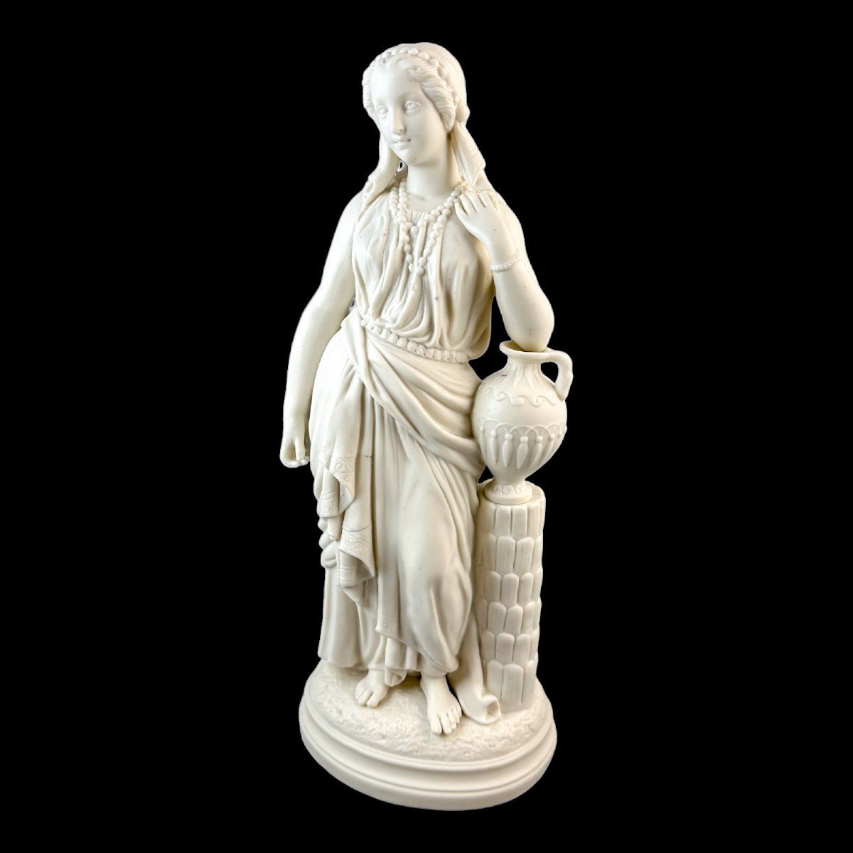 Figurine Victorienne En Céramique De Paros Représentant Rebecca Au Puits, Scène Néoclassique