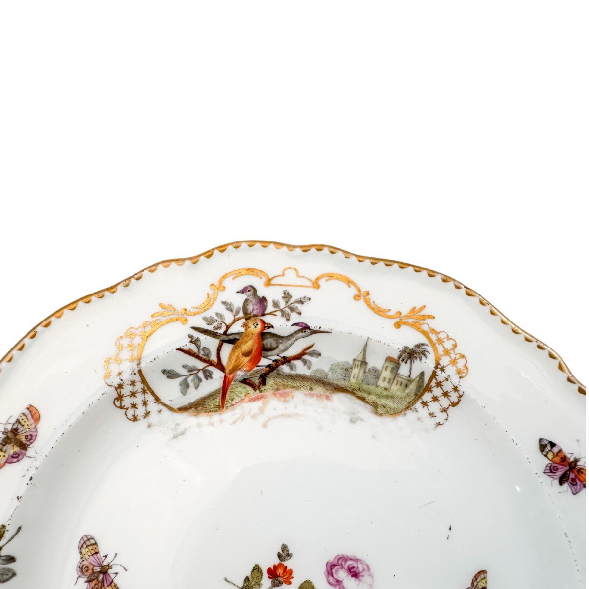 Assiette En Porcelaine De Meissen Du 19e S. à Décor d'Oiseaux Et d'Insectes, Bord Festonné Doré-photo-1