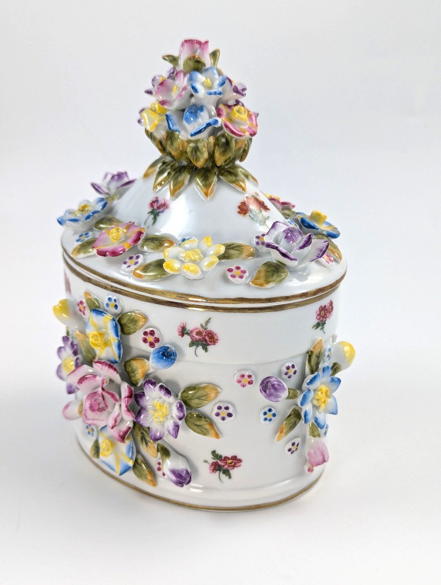 Meissen Style Flower Encrusted Porcelain Jar And Lid, Circa 19th Century-photo-2