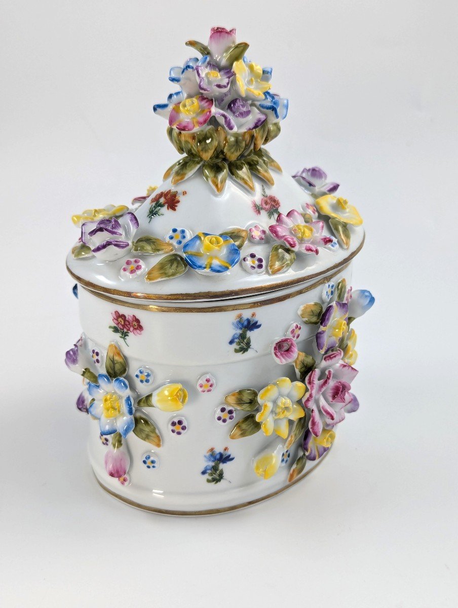 Meissen Style Flower Encrusted Porcelain Jar And Lid, Circa 19th Century-photo-3