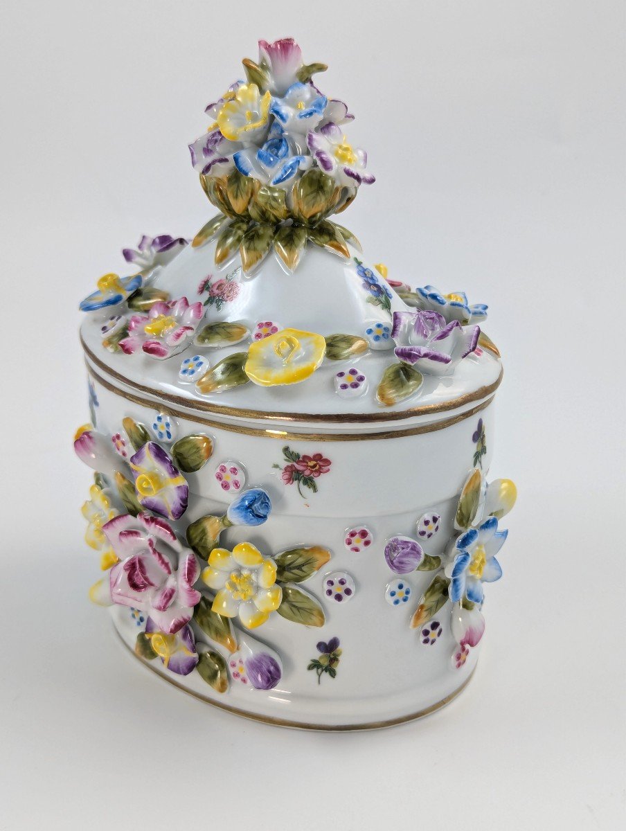 Meissen Style Flower Encrusted Porcelain Jar And Lid, Circa 19th Century-photo-1