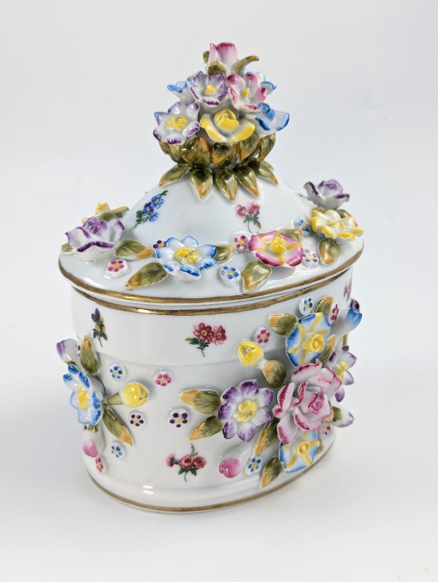 Meissen Style Flower Encrusted Porcelain Jar And Lid, Circa 19th Century-photo-3