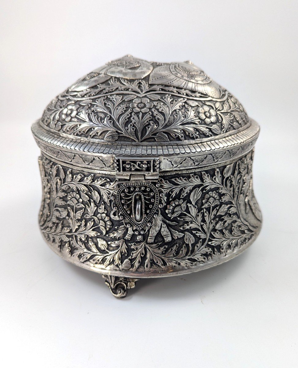 Antique Indian Handmade Silver Plated Pandan Box, C. 19th Century.-photo-3