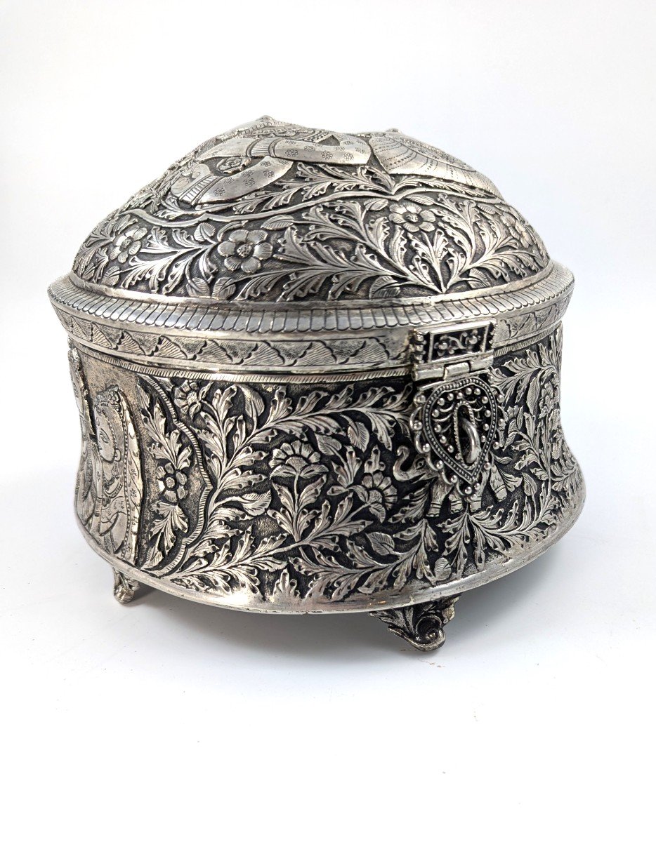 Antique Indian Handmade Silver Plated Pandan Box, C. 19th Century.-photo-4