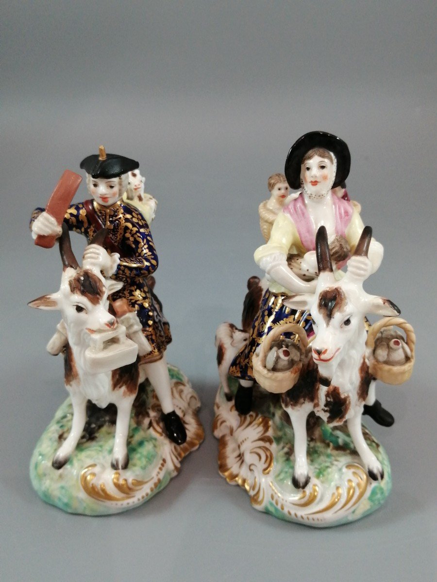 Derby Figurines Of The Welch Tailor And His Wife, C.1870.-photo-1