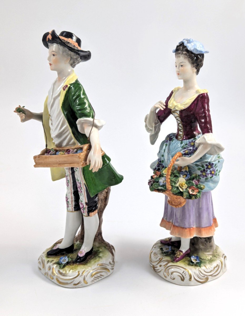 Figurines En Porcelaine De Vendeurs De Fleurs Par Volkstedt, Allemagne-photo-2