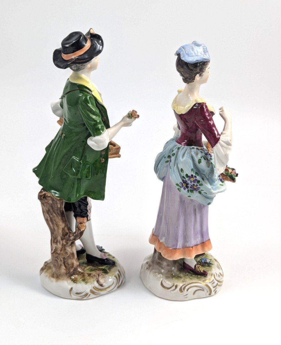 Figurines En Porcelaine De Vendeurs De Fleurs Par Volkstedt, Allemagne-photo-1